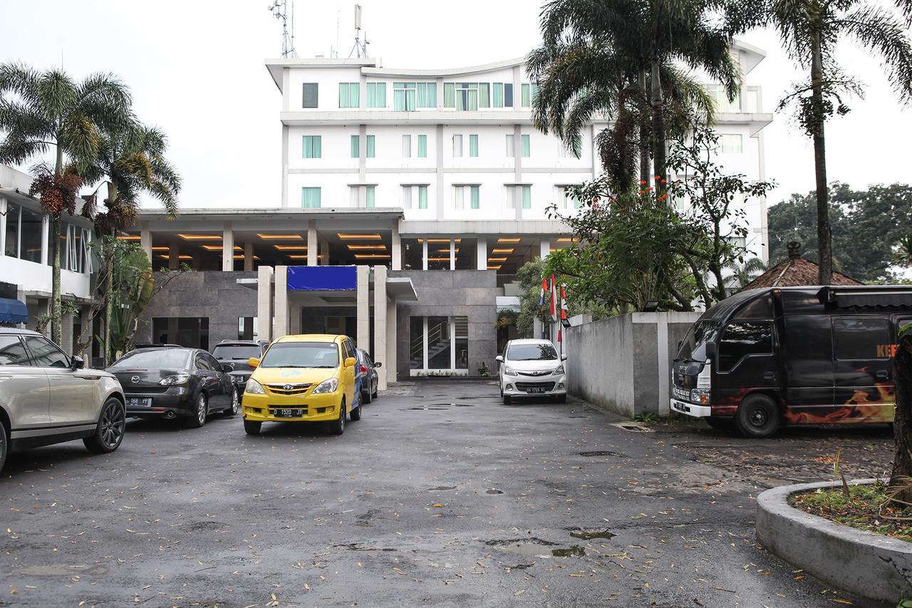 Reddoorz Premium @ Ciumbuleuit Atas Hotel Bandung Eksteriør billede